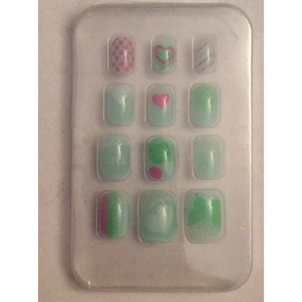 7 Sets of Press On Nails B9